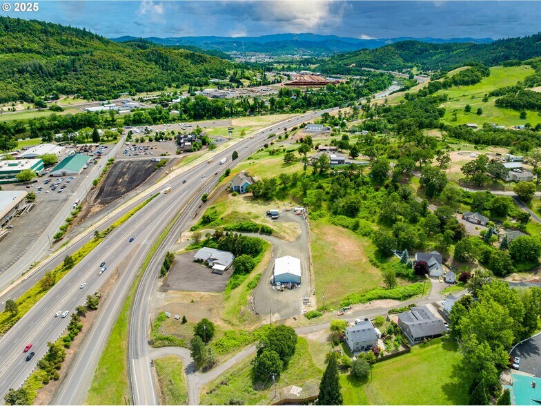 More Photos Of 161 Heritage Way, Roseburg Light Manufacturing For Sale