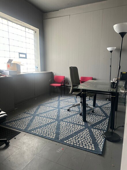 More Photos Of 7108 S Oglesby Ave, Chicago General Retail For Lease