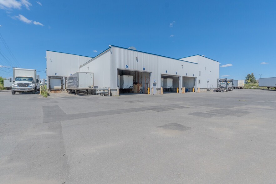 More Photos Of 10400 Renaude-Lapointe, Montréal Distribution For Sale