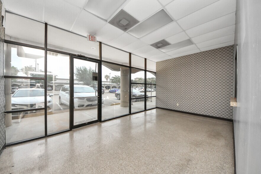 More Photos Of 10019 Main St, Houston Office For Lease