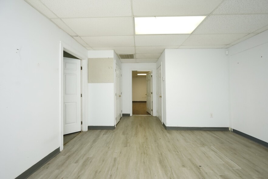 More Photos Of 4122 B Bennett Memorial Rd, Durham Flex For Lease