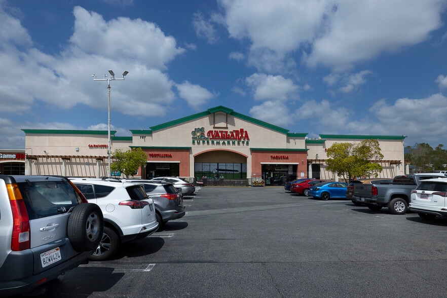 More Photos Of 14701-14729 Rinaldi St, San Fernando Unknown For Lease