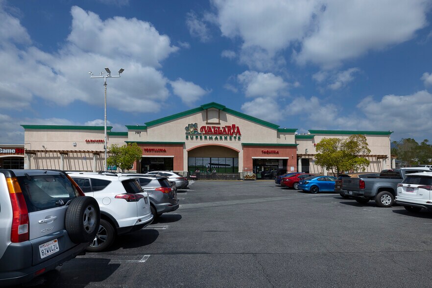 More Photos Of 14701-14729 Rinaldi St, San Fernando Unknown For Lease