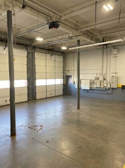 More Photos Of 306 Market St, Hartford Industrial For Lease