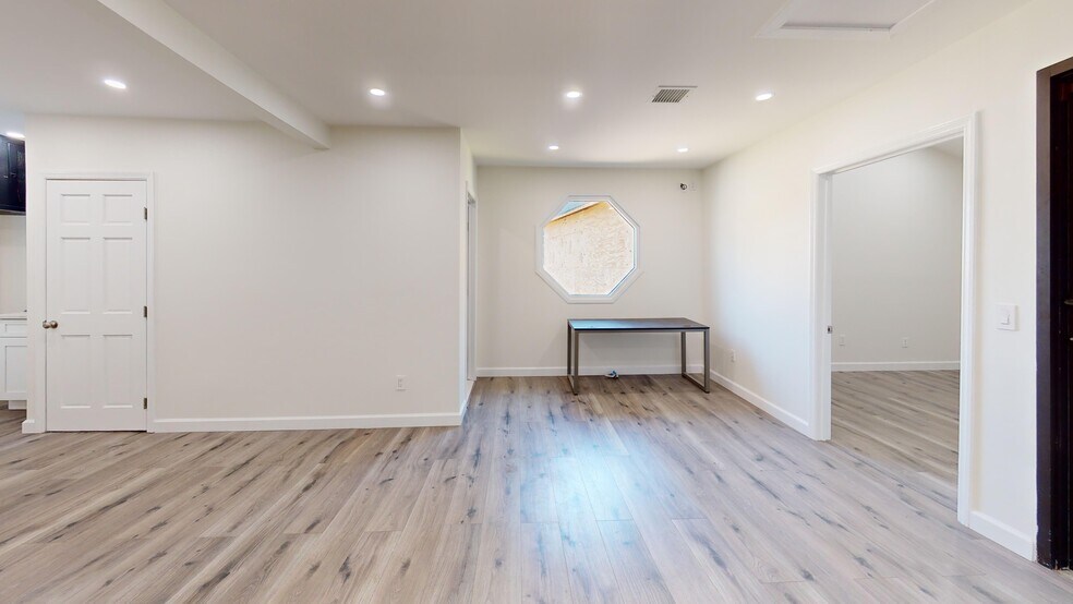 More Photos Of 1444 Clove Rd, Staten Island Office For Lease