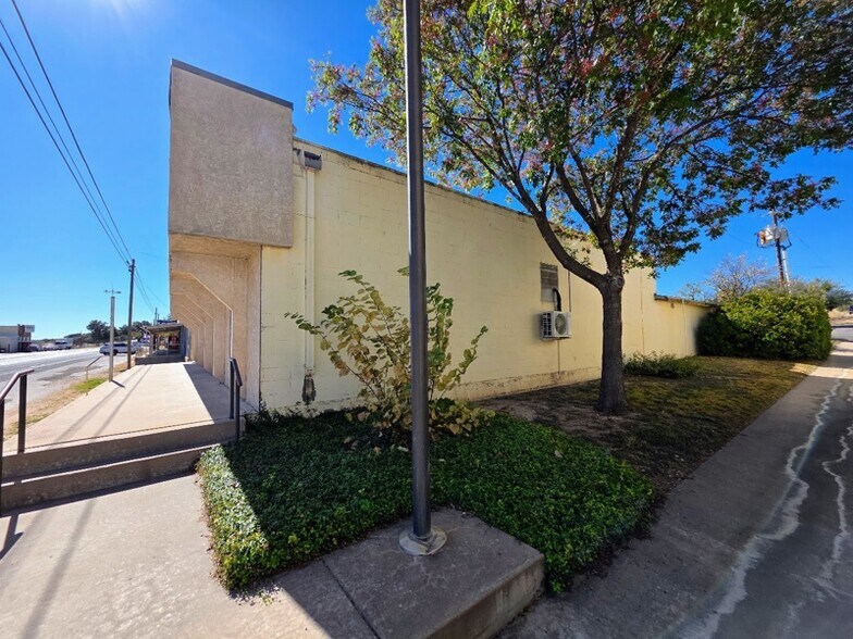 More Photos Of 116 Broadway St, Mertzon General Retail For Sale