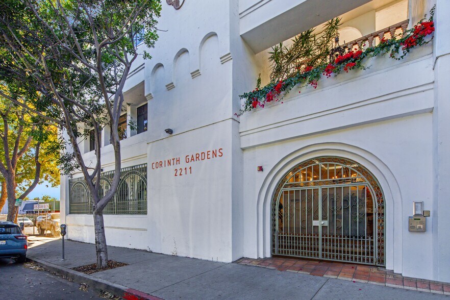More Photos Of 2211 Corinth Ave, Los Angeles Medical For Sale