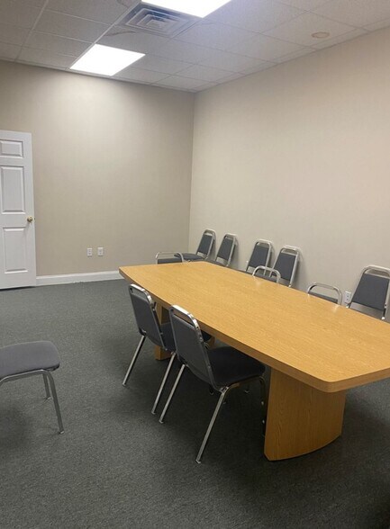 More Photos Of 34 S Scott St, Camilla Office For Sale