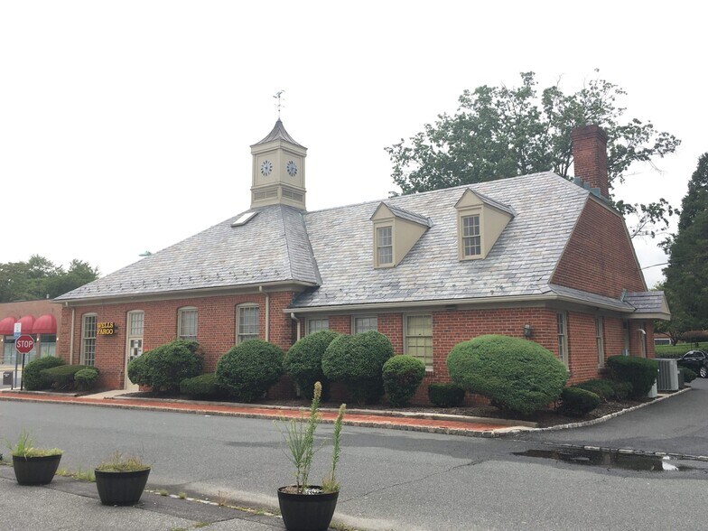 More Photos Of 150 Elm St, Westfield Bank For Lease