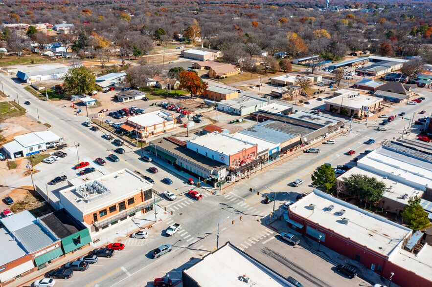 More Photos Of 221 W Main St, Tishomingo Hotel For Sale