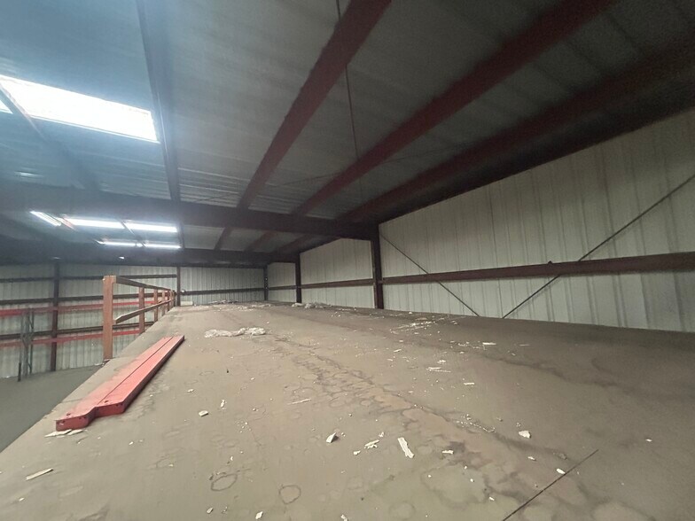 More Photos Of 1921 N Harrison Ave, Pocatello Flex For Sale