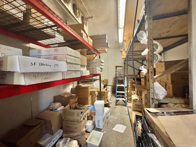 More Photos Of 560 Franklin Ave, Franklin Square Freestanding For Sale