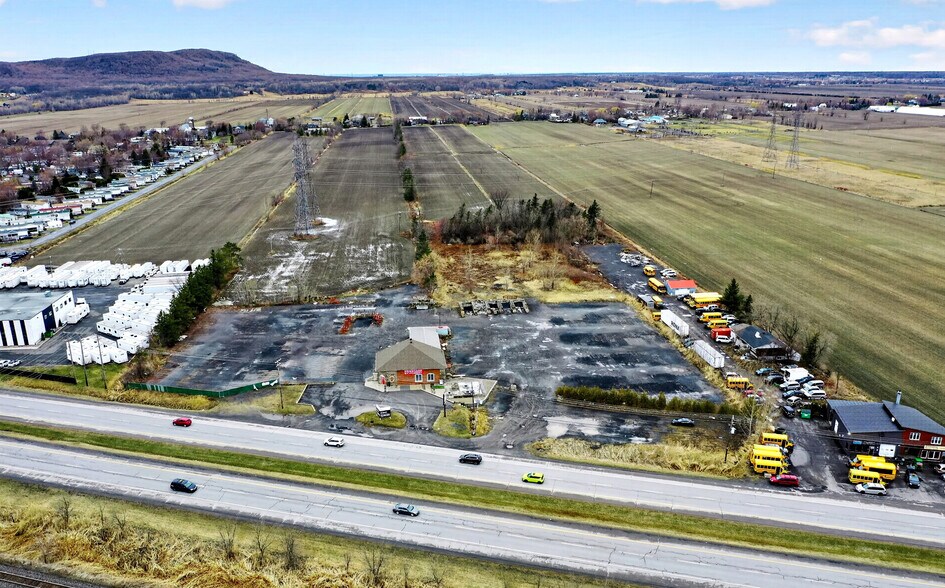 More Photos Of 77 Boul Sir-Wilfrid-Laurier, Saint-Basile-le-Grand General Retail For Lease