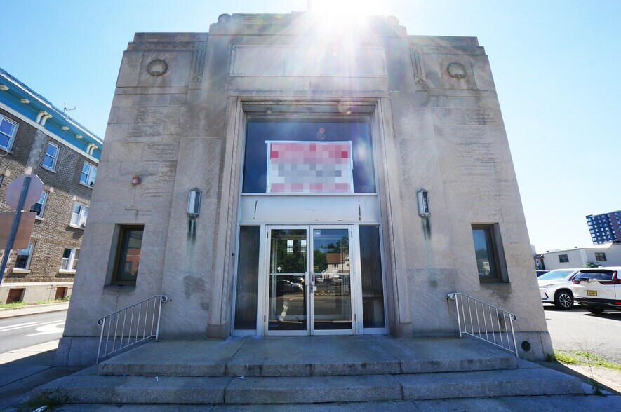 More Photos Of 242 State St, Hackensack Freestanding For Lease