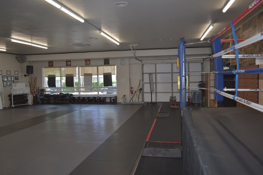 More Photos Of 11552 15th Ave NE, Seattle Auto Repair For Sale