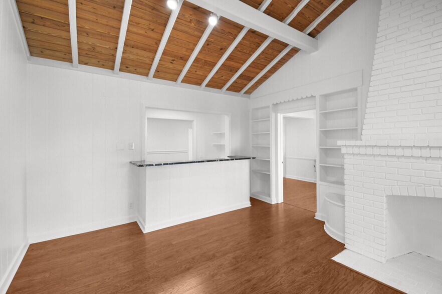 More Photos Of 300 SE Detroit Ave, Stuart Office For Lease