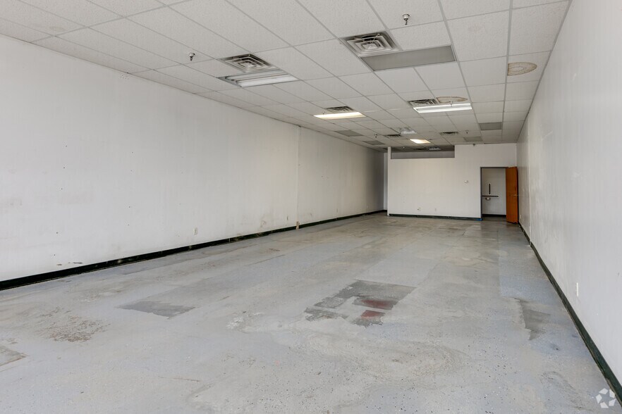 More Photos Of 1605 1st St S, Willmar Storefront For Lease
