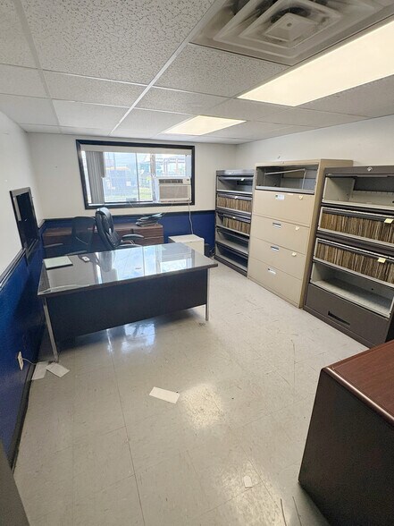 More Photos Of 9222 Wallisville Rd, Houston Warehouse For Lease