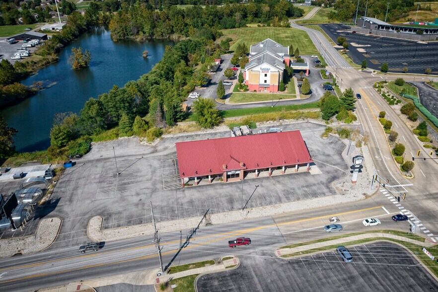 More Photos Of 2700 17th St, Marion General Retail For Sale