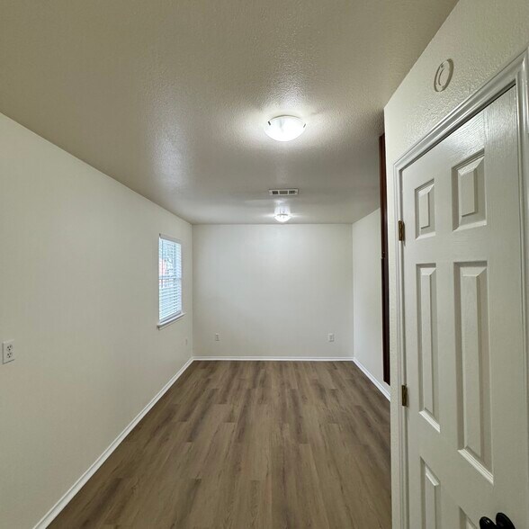 More Photos Of 143 N West St, Bertram Flex For Sale