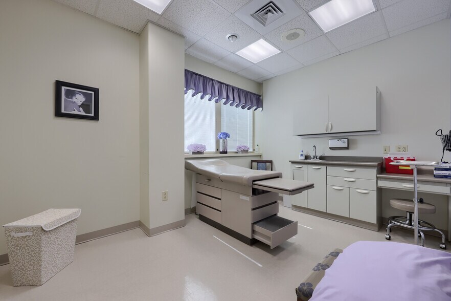 More Photos Of 4735 Ogletown Stanton Rd, Newark Office For Sale