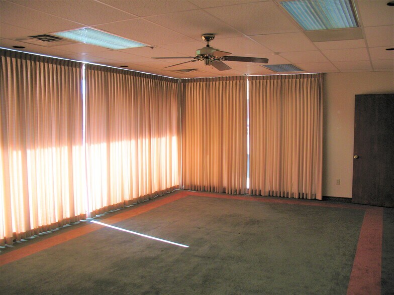 More Photos Of 18 N Main St, Cape Girardeau Storefront Retail Office For Sale