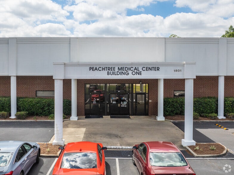 More Photos Of 1801-1821 N McKenzie St, Foley Medical For Lease