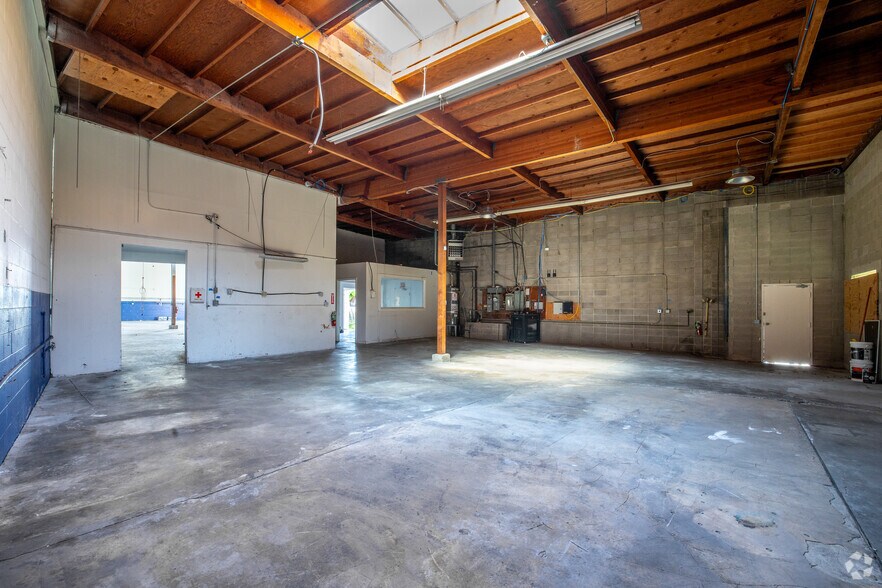 More Photos Of 2020 Brush St, Oakland Warehouse For Lease