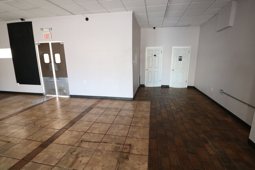 More Photos Of 2418 US Highway 19, Holiday General Retail For Lease