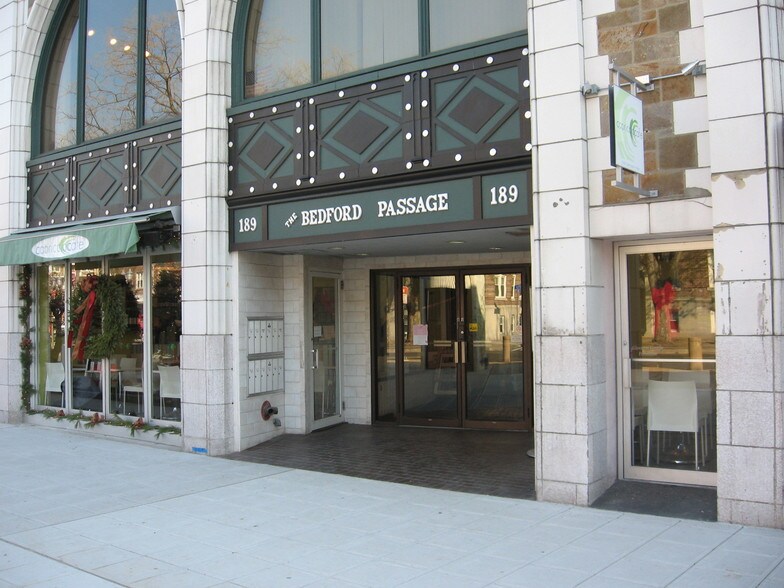 More Photos Of 189 Bedford St, Stamford Freestanding For Lease