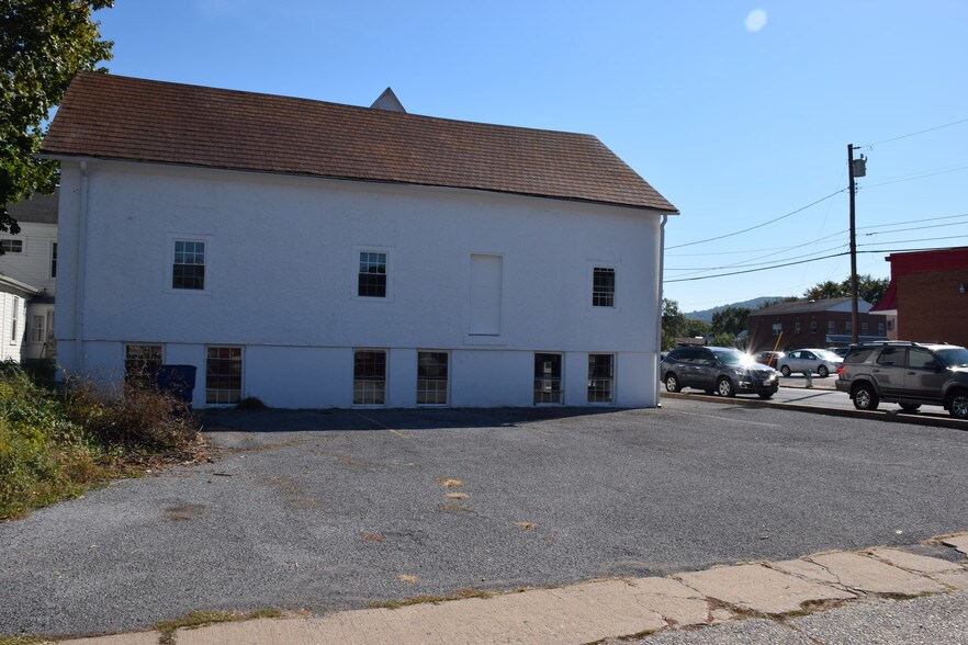 More Photos Of 27 S Royal Ave, Front Royal Medical For Lease