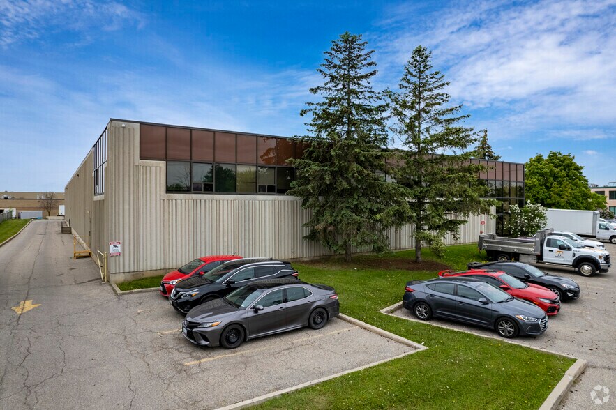 More Photos Of 8 Edvac Dr, Brampton Warehouse For Lease