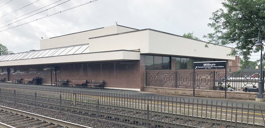 More Photos Of 45 Essex St, Millburn Bank For Lease