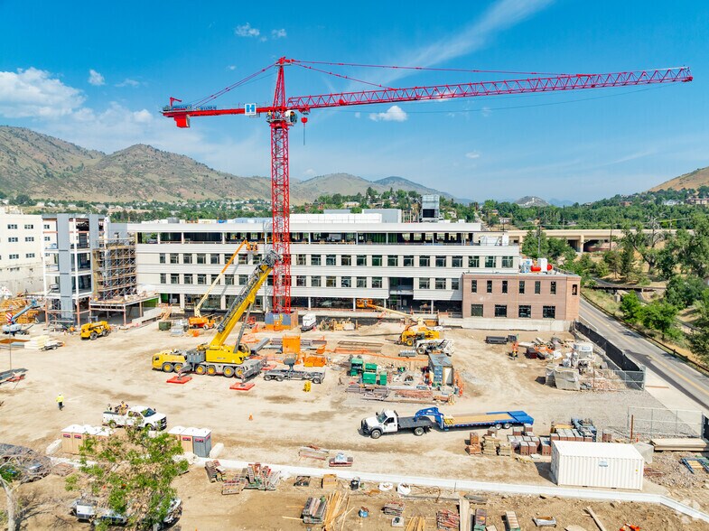 More Photos Of 800 Ford St, Golden Medical For Lease