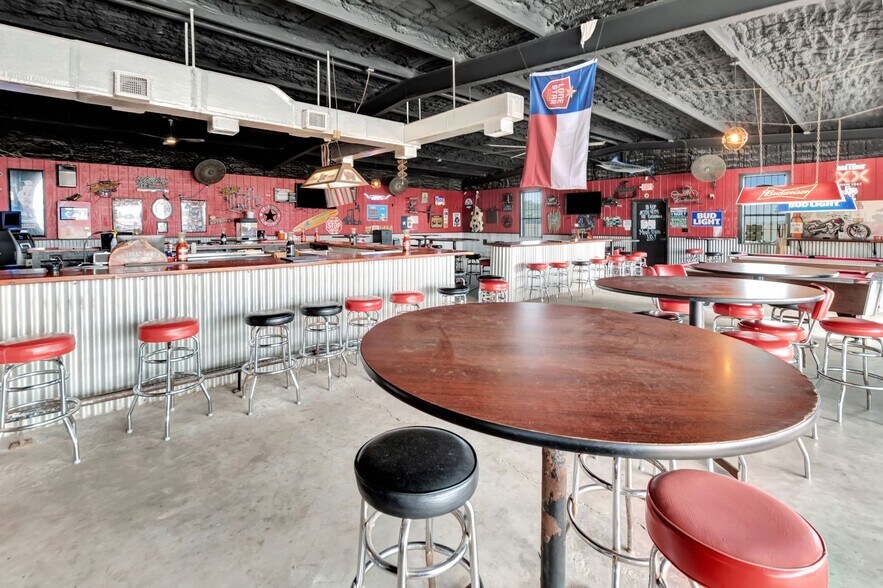 More Photos Of 23404 NW Zac Lentz Pky, Victoria General Retail For Sale