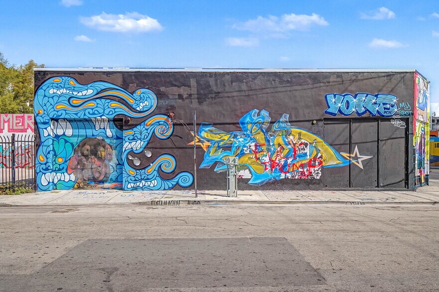 More Photos Of 2500 N Miami Ave, Miami Light Distribution For Sale