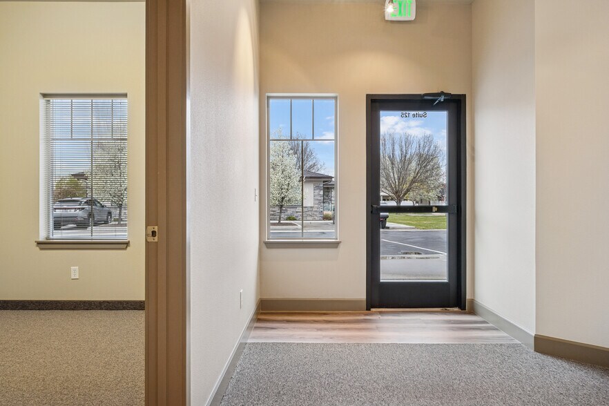 More Photos Of 1093 E Iron Eagle Dr, Eagle Medical For Lease