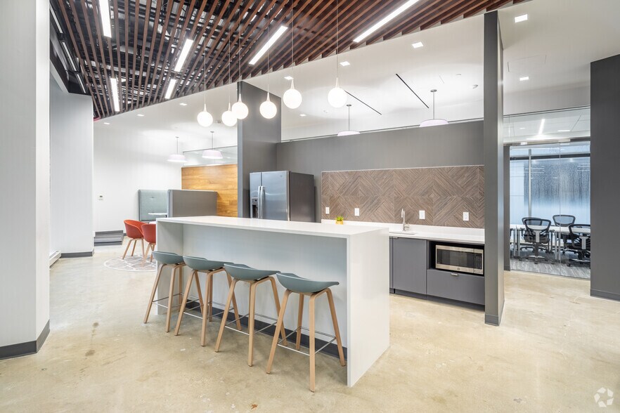 More Photos Of 8455 Colesville Rd, Silver Spring Office For Sale