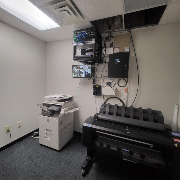 More Photos Of 3500 Gateway Centre Blvd, Morrisville Light Distribution For Lease