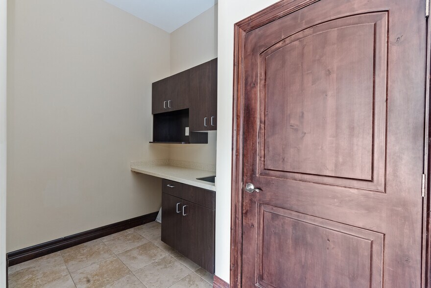 More Photos Of 1130 Cottonwood Creek Trl, Cedar Park Medical For Lease