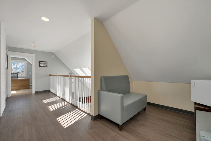 More Photos Of 252 Daniel Webster Hwy, Meredith Office For Sale