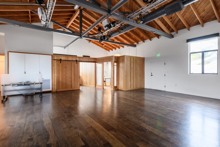 More Photos Of 1041 Abbot Kinney Blvd, Venice Office For Sale