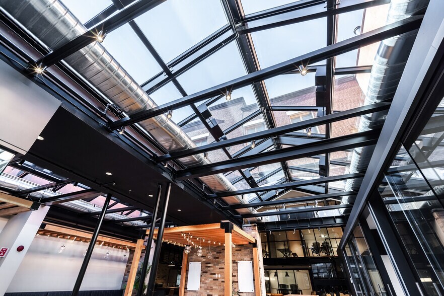 More Photos Of 7062-7064 Boul Saint-Laurent, Montréal Office For Sale