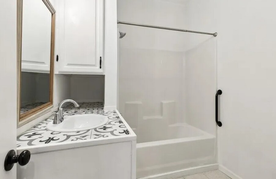 More Photos Of 2219 Paris Rd, Chalmette Storefront Retail Office For Sale