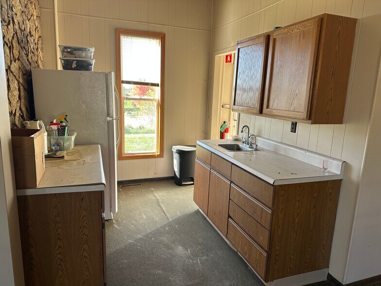 More Photos Of 1105 State St, Mound City Office For Sale