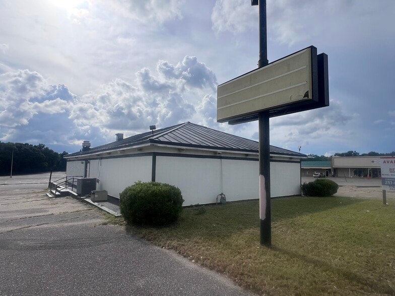 More Photos Of 3450 Demetropolis Rd, Mobile Restaurant For Sale