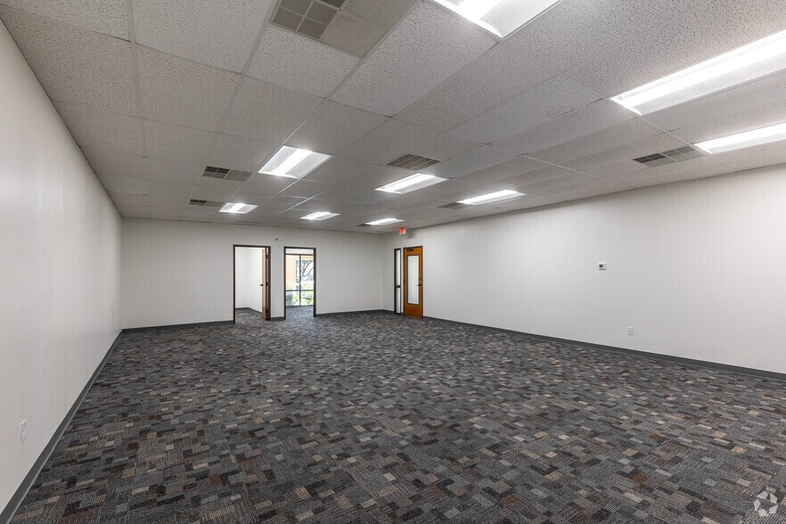 More Photos Of 1202 E Arapaho Rd, Richardson Unknown For Lease