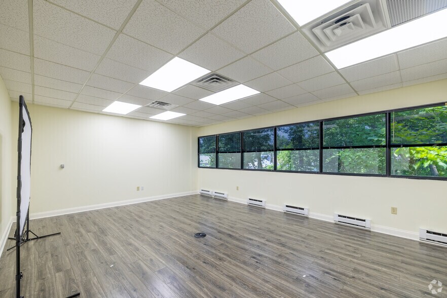 More Photos Of 1600 Saint Georges Ave, Rahway Office For Lease