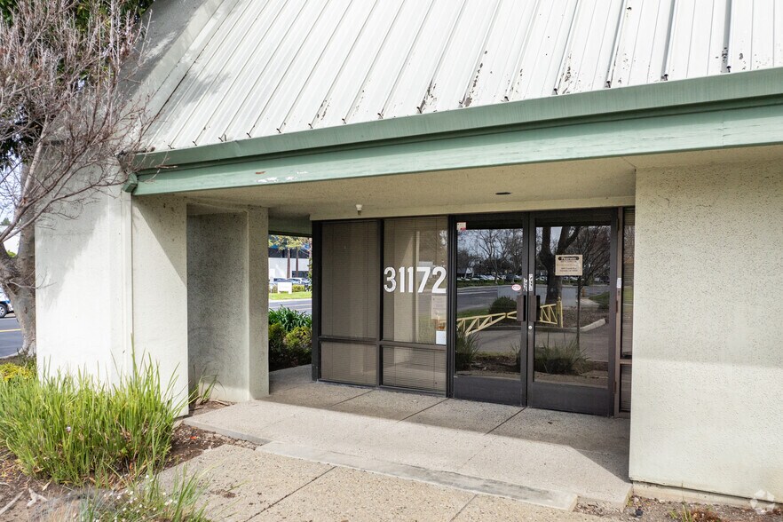 More Photos Of 31164-31172 Huntwood Ave, Hayward Industrial For Sale