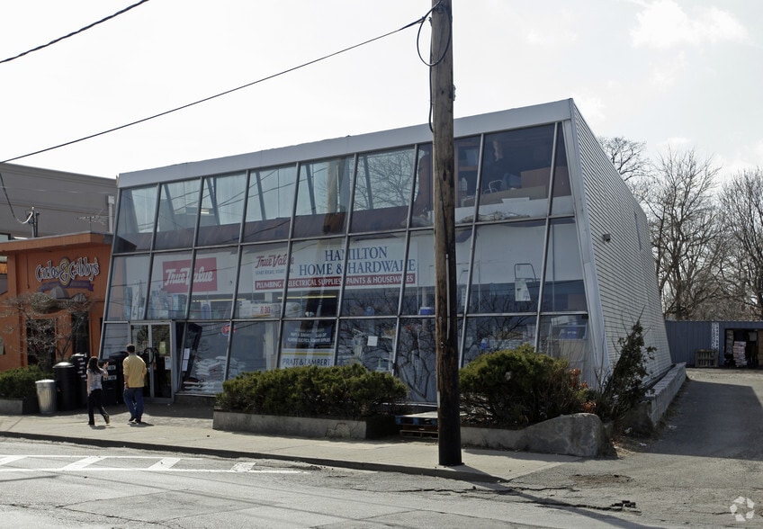 More Photos Of 147 Washington Ave, Lawrence Freestanding For Sale